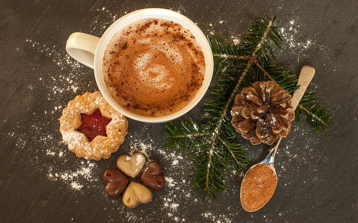 Weihnachten Deko Plaetzchen Kaffee